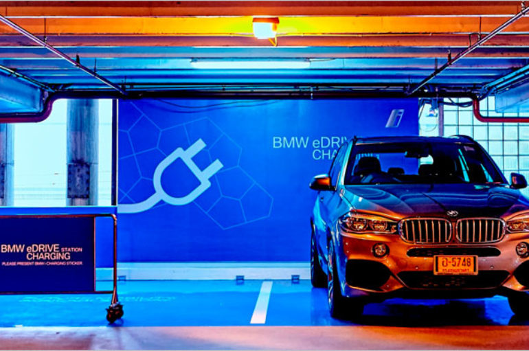 BMW ร่วมกับโรงแรมแมนดารินติดตั้งสถานีชาร์จ
