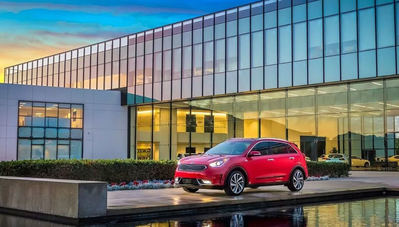 2017 KIA Niro เปิดราคารุ่นพื้นฐานมาเพื่อต่อกรกับ Toyota Prius โดยเฉพาะ
