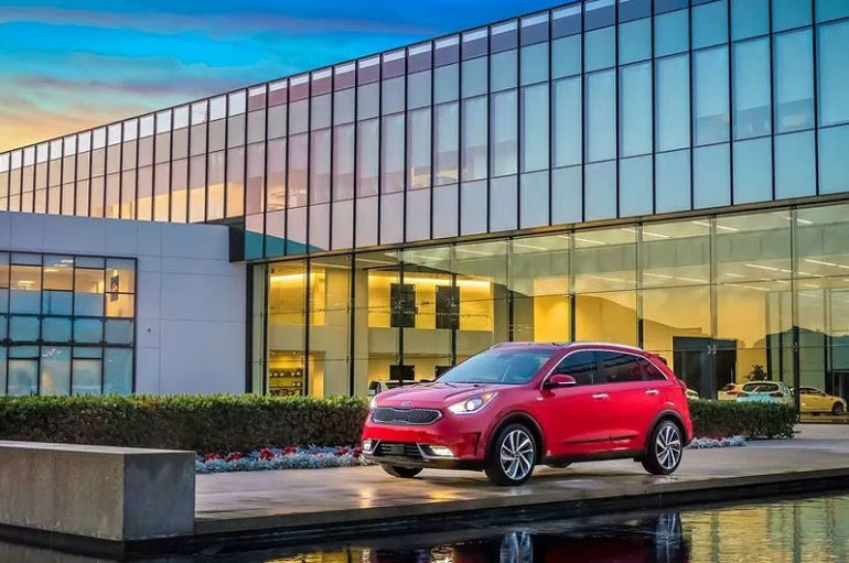 2017 KIA Niro เปิดราคารุ่นพื้นฐานต่อสู้กับ Toyota Prius