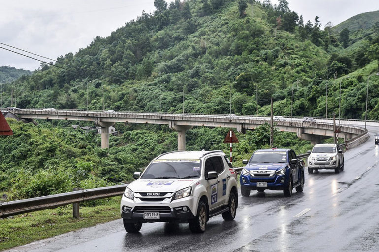 Isuzu Touring Caravan 2561 เส้นทางที่ 3 ไทย-เวียดนาม