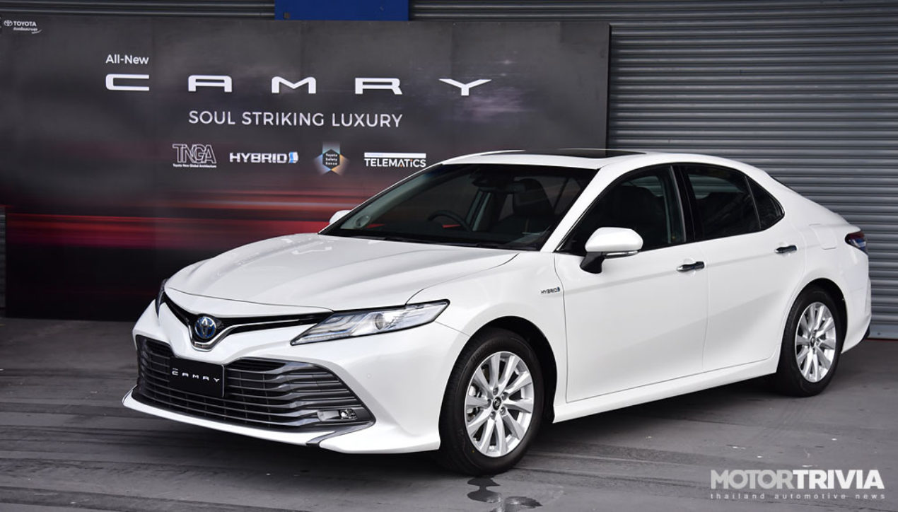 All New Toyota Camry ลองรุ่นสูงสุดของเบนซินและไฮบริดในสนามช้าง