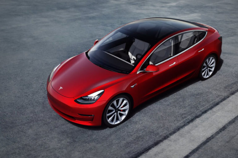 Tesla Model 3 รุ่นพื้นฐานราคาประหยัด พร้อมจำหน่ายในสหรัฐ