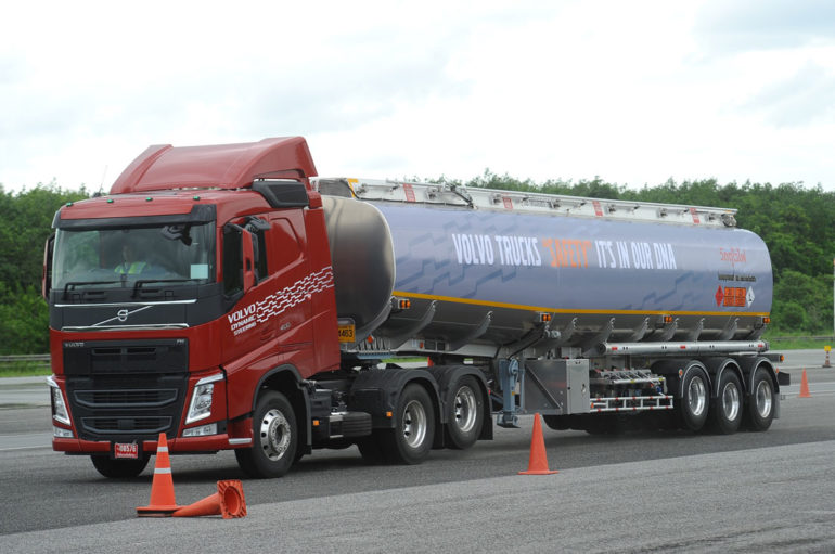 Volvo Trucks เปิดตัวหัวลาก FH คันแรกของไทย พร้อมเทคโนโลยีเพื่อความปลอดภัยเชิงป้องกัน