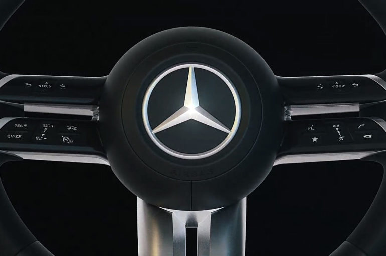 Mercedes เตรียมติดตั้งพวงมาลัยดิจิทัลใน 2021 E-Class