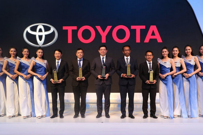 Toyota รับรางวัล ธุรกิจยานยนต์ยอดนิยมแห่งปี 2563