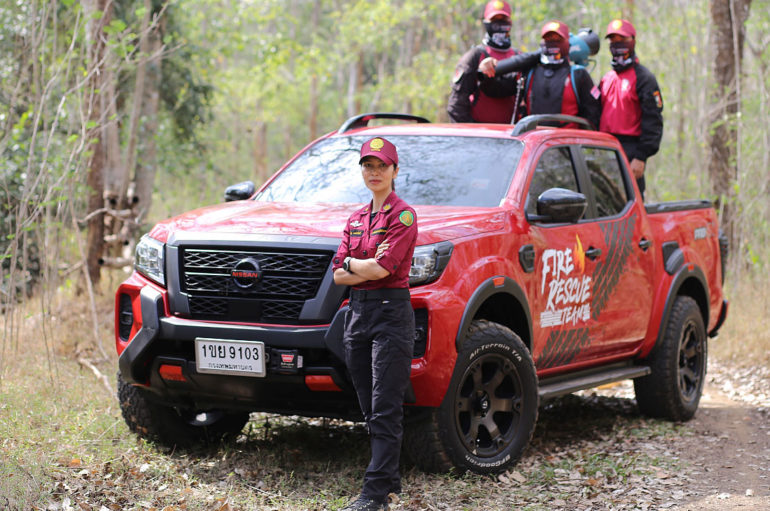 Nissan มอบ Navara สนับสนุนภารกิจทีมเหยี่ยวไฟ พิชิตไฟป่า