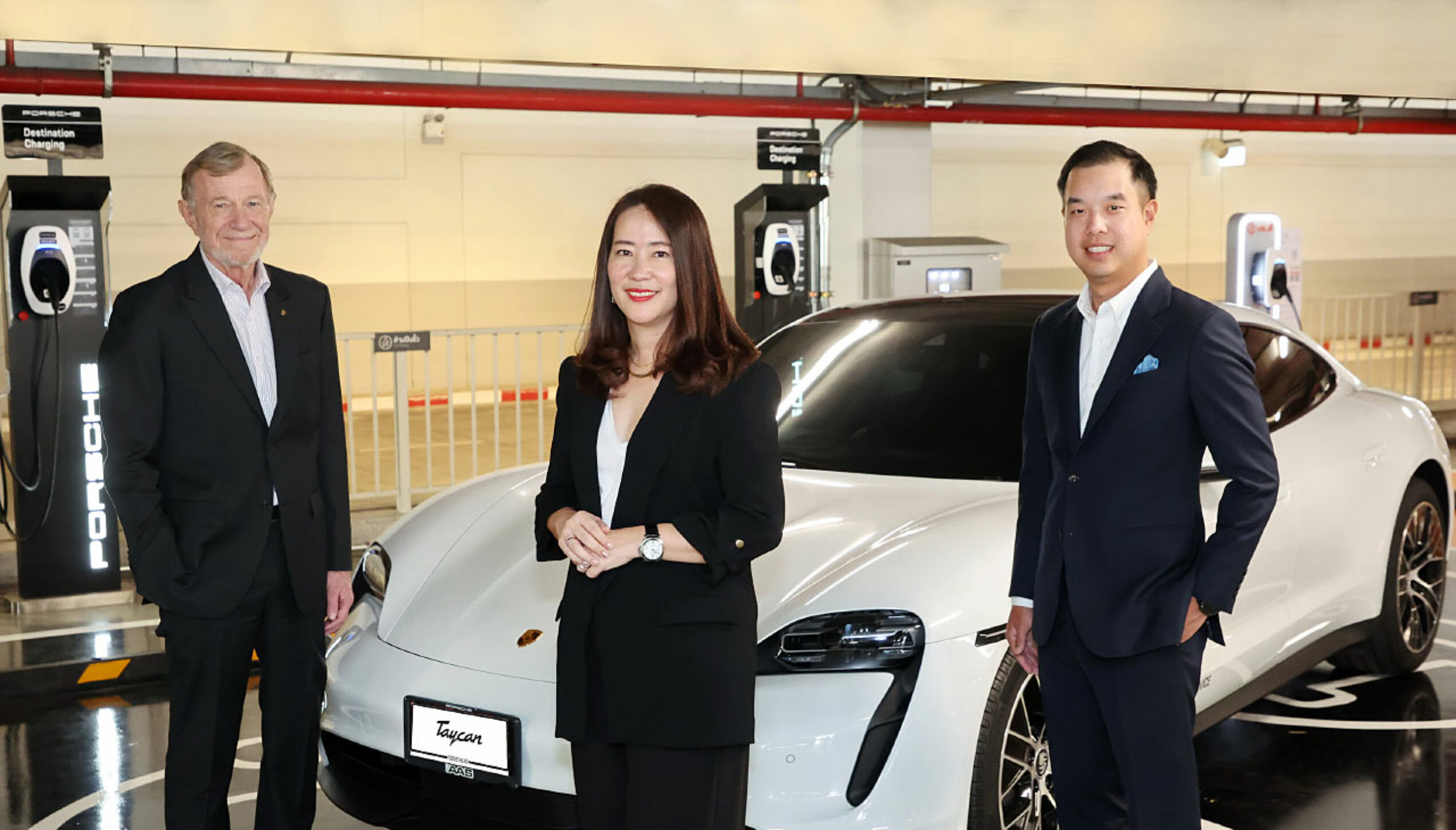 เมกาบางนา จับมือ Evolt และ Porsche เปิดสถานีชาร์จ 9 ช่องจอด motortrivia