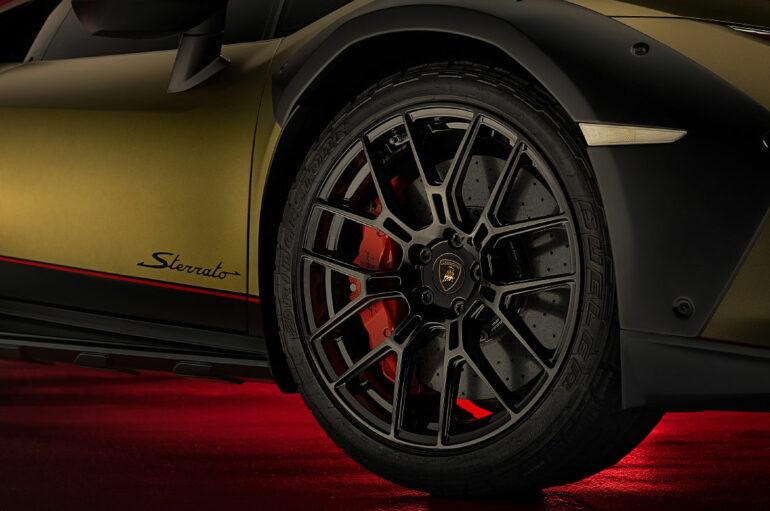 Bridgestone พัฒนายาง Run-Flat A/T ร่วมกับ Lamborghini