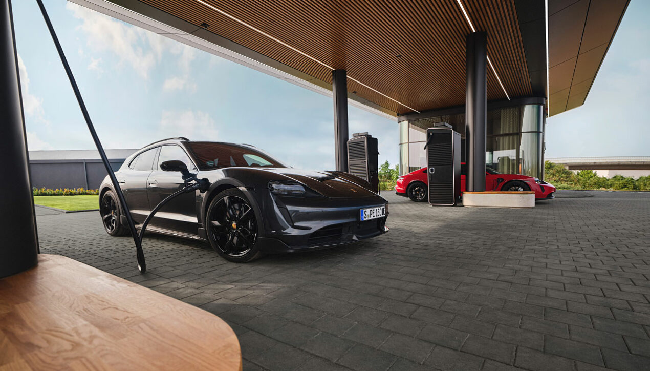 Porsche เปิดสถานีชาร์จ Porsche Charging Lounge แห่งแรก