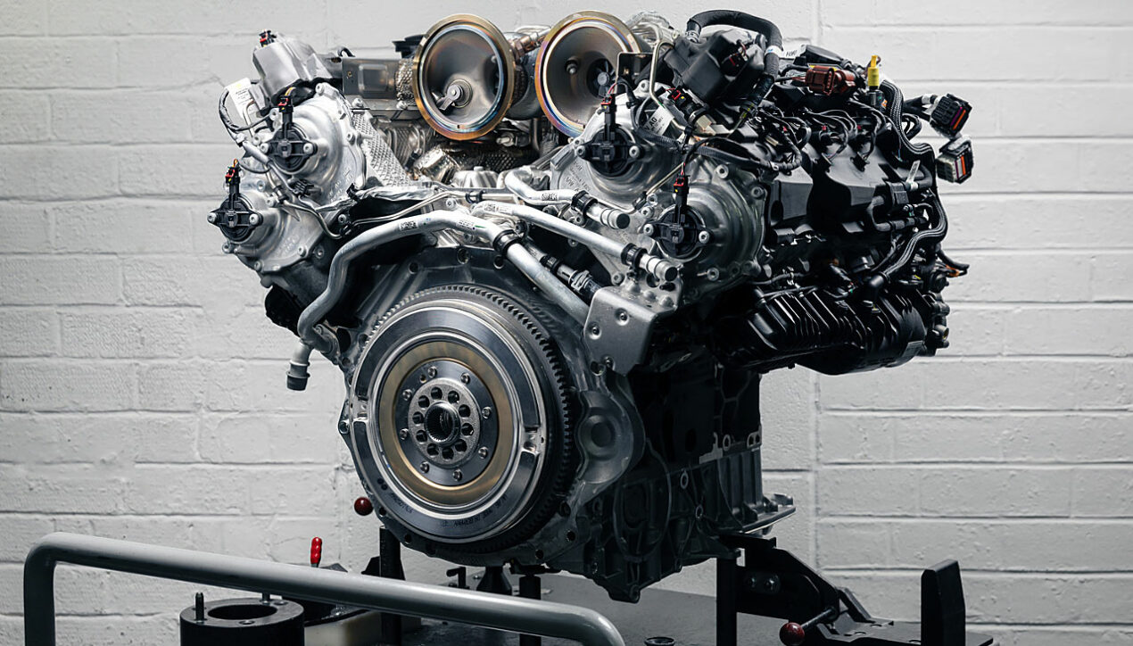 Bentley เผยโฉมเครื่อง Ultra Performance V8 Hybrid